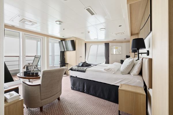 HX Hurtigruten Expeditions MS Fram Expedition Suite Grand Suite 4 ©Espen Mills.jpg